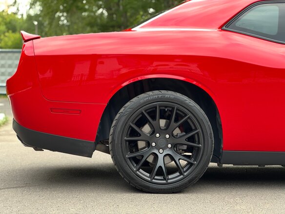 2017 Dodge Challenger III Рестайлинг 2, красный, 4000000 рублей - вид 11