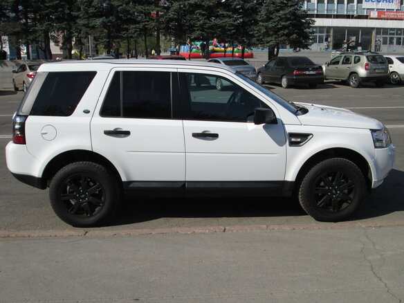 2013 Land Rover Freelander II Рестайлинг 2, белый, 2500000 рублей - вид 1