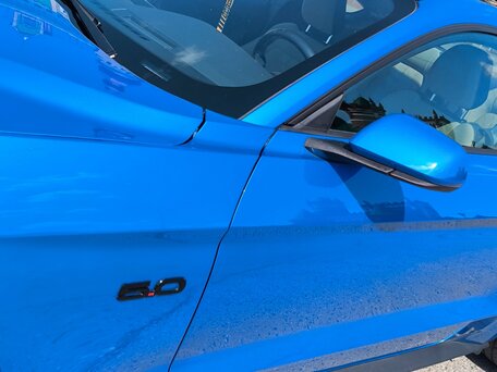 2018 Ford Mustang VI Рестайлинг, голубой, 3700000 рублей, вид 3