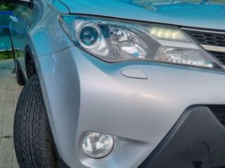 2013 Toyota RAV4 IV (XA40), серебристый, 1750000 рублей, вид 4