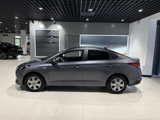 2021 Hyundai Solaris II Рестайлинг, серый, 1728000 рублей, вид 2