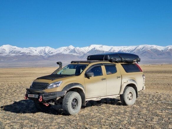 2018 Isuzu D-Max II, серебристый, 4800000 рублей - вид 2