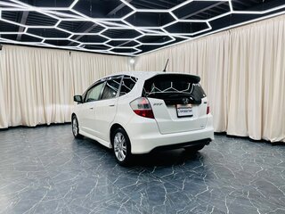 2010 Honda Fit II, белый, 999000 рублей, вид 4