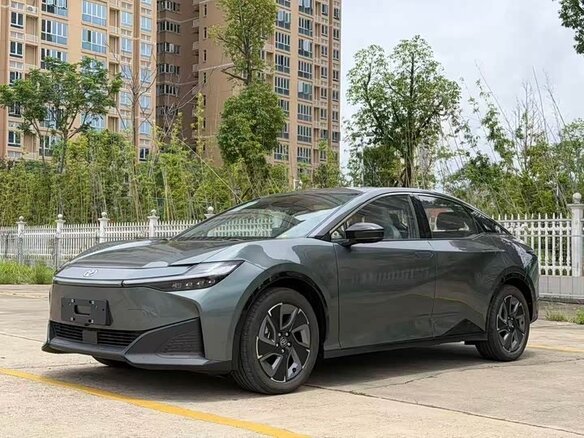 2026 Toyota bZ3, зелёный, 1990000 рублей