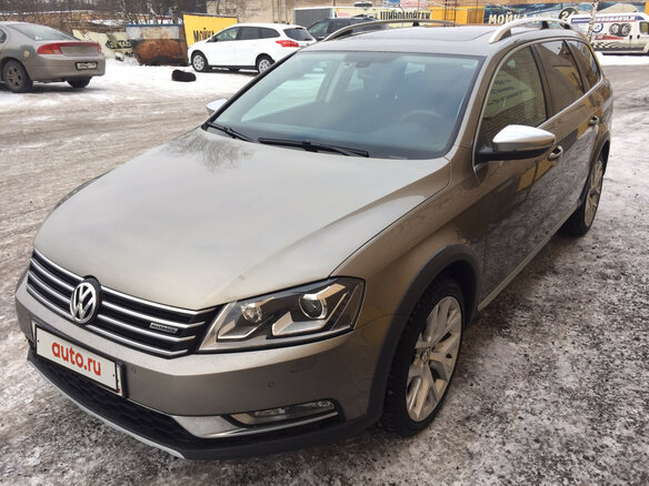 2012 Volkswagen Passat Alltrack B7, бежевый - вид 2