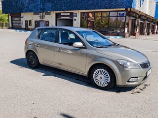 2010 Kia Ceed I Рестайлинг, серебристый, 750000 рублей, вид 3