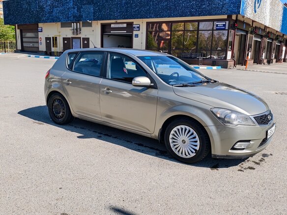 2010 Kia Ceed I Рестайлинг, серебристый, 750000 рублей - вид 2