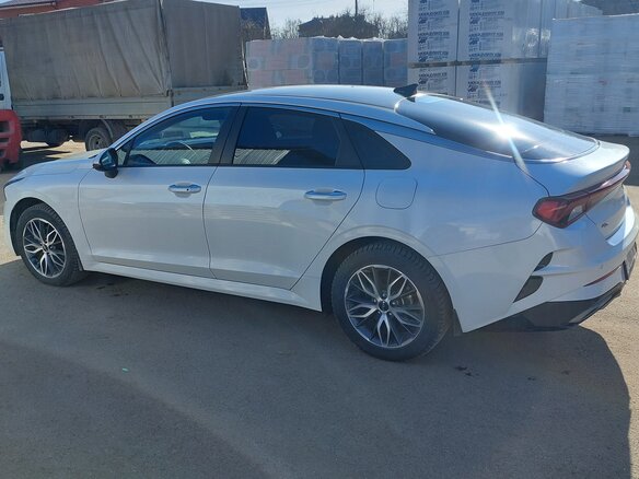 2021 Kia K5 III, белый, 3300000 рублей - вид 3