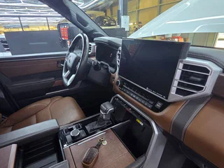 2022 Toyota Tundra Crew Max CrewMax III, белый, 7990000 рублей, вид 5