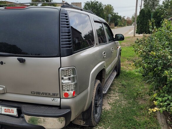 2003 Chevrolet Tahoe II, серебристый, 1180000 рублей - вид 5