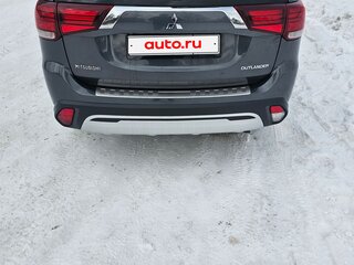 2019 Mitsubishi Outlander III Рестайлинг 3, серый, 2350000 рублей, вид 5
