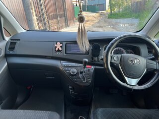 2012 Toyota ISis I Рестайлинг, белый, 1600000 рублей, вид 4