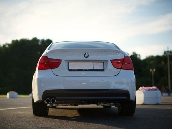 2011 BMW 3 серии 325i V (E90/E91/E92/E93) Рестайлинг, белый - вид 1