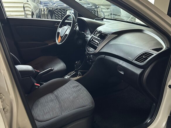 2014 Hyundai Solaris I Рестайлинг, бежевый, 550000 рублей - вид 6