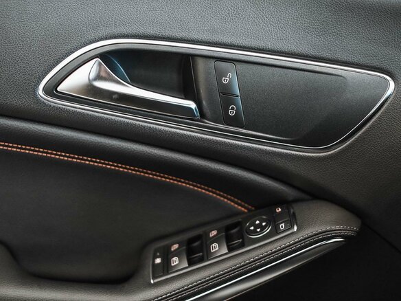 2013 Mercedes-Benz CLA 200 I (C117, X117), чёрный - вид 8
