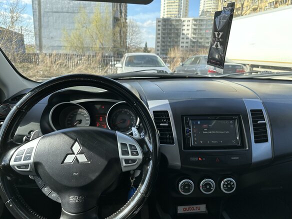 2007 Mitsubishi Outlander II, бежевый, 1500000 рублей - вид 5