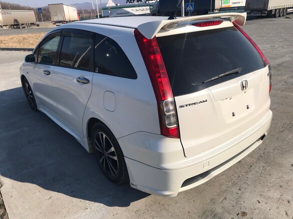 2011 Honda Stream II Рестайлинг, белый, 800000 рублей - вид 6