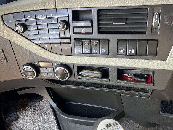 2015 Volvo FH, серый, 7250000 рублей - вид 28
