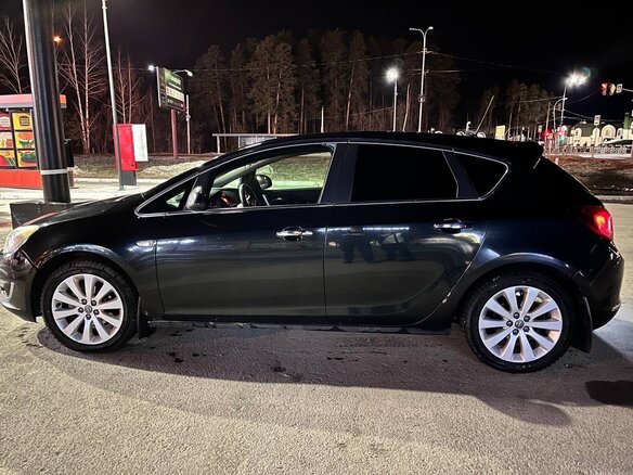 2013 Opel Astra J Рестайлинг, чёрный, 750000 рублей - вид 12