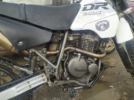 2001 Suzuki DR 250, белый, 130000 рублей, вид 5