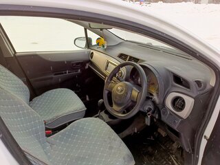 2013 Toyota Vitz III (XP130), белый, 950000 рублей, вид 5