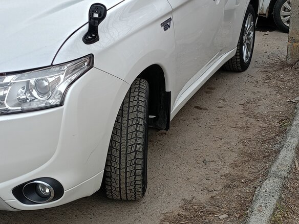 2014 Mitsubishi Outlander PHEV III, белый, 1900000 рублей - вид 4