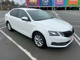 2018 Skoda Octavia III (A7) Рестайлинг, белый, 1990000 рублей, вид 2