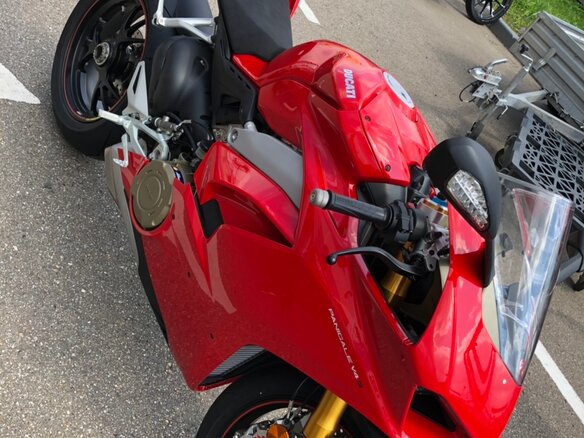 2018 Ducati Panigale V4, красный - вид 3