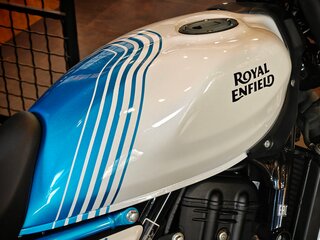 2026 Royal Enfield Guerrilla 450, голубой, 559000 рублей, вид 4