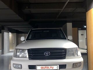 2003 Toyota Land Cruiser 105 100 Series Рестайлинг 1, белый, 1800000 рублей, вид 3