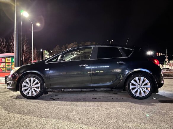 2013 Opel Astra J Рестайлинг, чёрный, 750000 рублей - вид 5