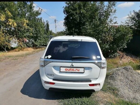 2014 Mitsubishi Outlander PHEV III, белый, 1900000 рублей - вид 15