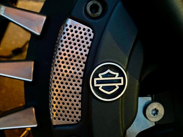 2013 Harley-Davidson V-Rod Muscle, белый, 5100000 рублей - вид 18