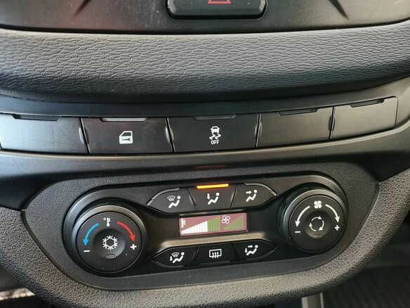 2016 Lada (ВАЗ) Vesta I, белый, 630000 рублей - вид 23