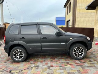 2011 Chevrolet Niva I Рестайлинг, чёрный, 800000 рублей, вид 3