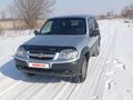 2018 Chevrolet Niva I Рестайлинг, серебристый, 730000 рублей - вид 2