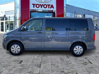 2022 Volkswagen Multivan T6 Рестайлинг, серый, 4800000 рублей, вид 3