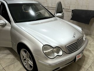 2001 Mercedes-Benz C-Класс 240 II (W203), серебристый, 695000 рублей, вид 1