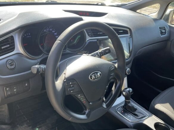 2016 Kia Ceed II Рестайлинг, белый, 1050000 рублей - вид 15
