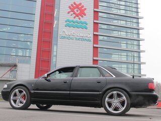 1998 Audi S8 I (D2), чёрный, 590999 рублей, вид 4