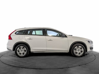 2018 Volvo V60 Cross Country I, белый, 2400000 рублей, вид 4