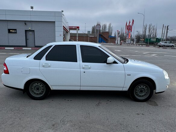 2015 Lada (ВАЗ) Priora I Рестайлинг, белый, 775000 рублей - вид 2