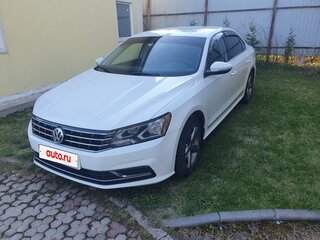 2017 Volkswagen Passat (North America and China) I Рестайлинг, белый, 1400000 рублей, вид 1