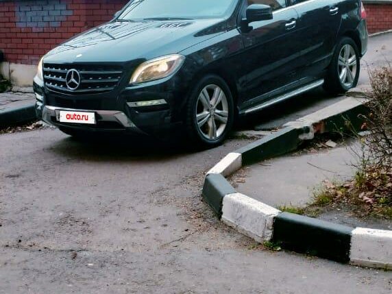 2013 Mercedes-Benz M-Класс 500 III (W166), чёрный, 2500000 рублей - вид 3