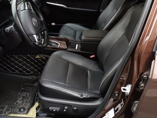 2017 Toyota Camry VII (XV50) Рестайлинг, коричневый, 2400000 рублей, вид 5