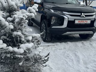 2019 Mitsubishi L200 V Рестайлинг, чёрный, 3000000 рублей, вид 2