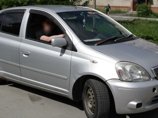 2000 Toyota Vitz I (P10), серебристый, 230000 рублей, вид 2