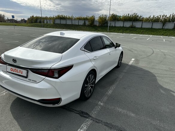 2018 Lexus ES 250 VII, белый, 4250000 рублей - вид 5