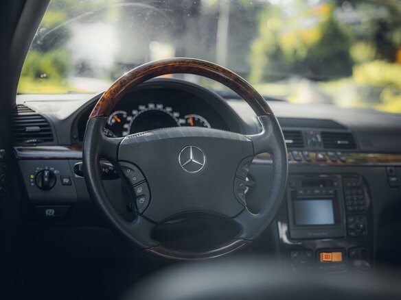 1999 Mercedes-Benz S-Класс 320 IV (W220), белый - вид 17