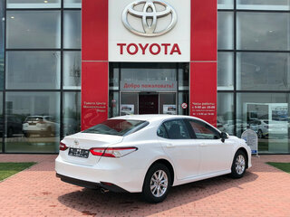 2019 Toyota Camry VIII (XV70), белый, 2300000 рублей, вид 4